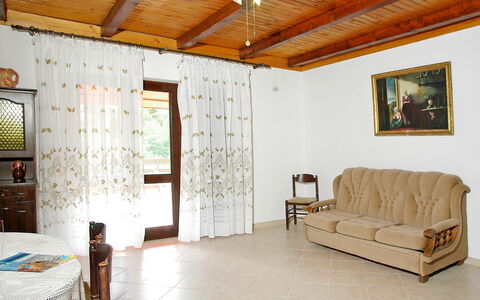 Korčula Vela Luka 800: Zimmer, Decke, Eigentum, Möbel, Interior Design, Gebäude, Deckenventilator, Wand, Fussboden, Wohnzimmer