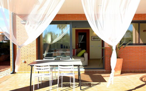 Peiro: Eigentum, Möbel, Zimmer, Interior Design, Haus, Gebäude, Zuhause, Tabelle, Grundeigentum, Vorhang