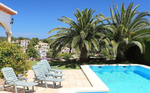 Faisa: Schwimmbad, Eigentum, Resort, Gebäude, Urlaub, Palme, Grundeigentum, Azurblau, Haus, Baum