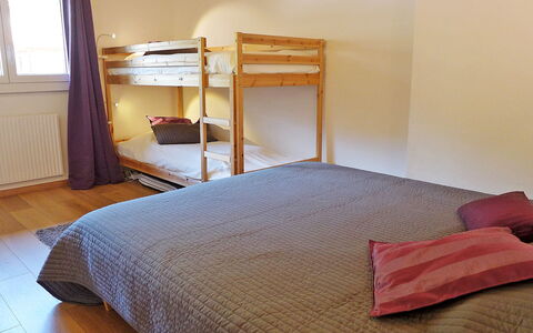 Les Bruyères 25: Schlafzimmer, Bett, Möbel, Bettdecke, Zimmer, Bettrahmen, Eigentum, Bedding, Matratze, Interior Design