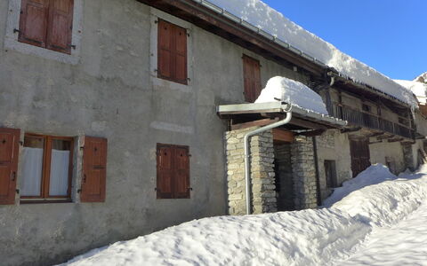 Chalet le Tour: Gebäude, Himmel, Eigentum, Fenster, Schnee, Steigung, Haus, Einfrieren, Fassade, Dach