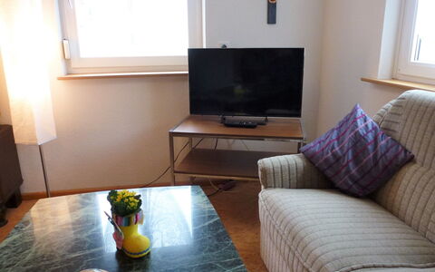 Bless: Zimmer, Wohnzimmer, Möbel, Eigentum, Couch, Interior Design, Fussboden, Tabelle, Zuhause, Haus
