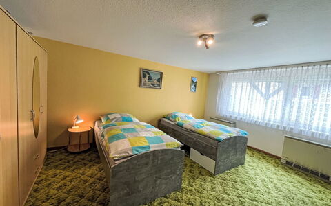 Bless: Flooring, Fussboden, Decke, Interior Design, Countertop, Küche, Cabinetry, Zimmer, Major Appliance, Light Fixture