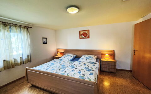 Bless: Flooring, Fussboden, Decke, Interior Design, Countertop, Küche, Cabinetry, Zimmer, Major Appliance, Light Fixture