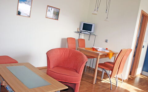 Goetheallee: Zimmer, Möbel, Eigentum, Fussboden, Gebäude, Tabelle, Interior Design, Haus, Grundeigentum, Hartholz