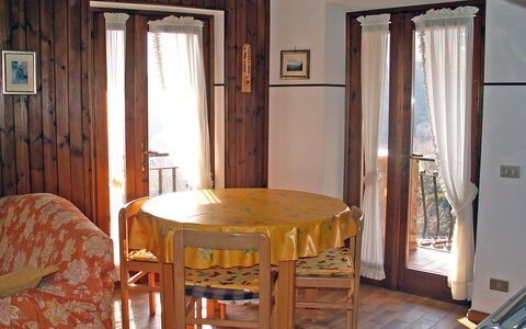 Tignale 150: Zimmer, Möbel, Eigentum, Fussboden, Haus, Tabelle, Interior Design, Gebäude, Hartholz, Esszimmer