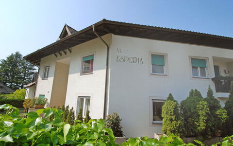 Villa Esperia: Pflanze, Gebäude, Himmel, Fenster, Botanik, Baum, Grundstueck, Haus, Hütte, Biome