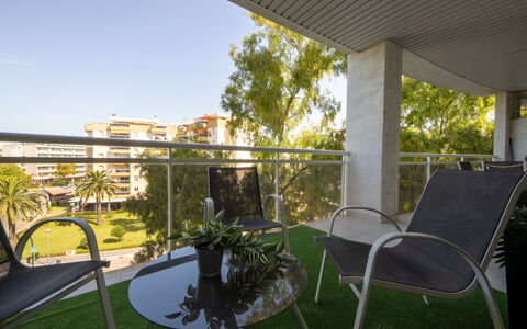 Royal: Holz, Möbel, Stuhl, Meer, Wohnung, Balkon, Ozean, Schatten, Gartenmöbel, Holzbeize