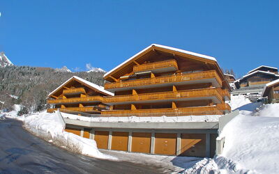 Ovronnaz 700: Himmel, Gebäude, Schnee, Eigentum, Fenster, Steigung, Haus, Holz, Einfrieren, Landschaft