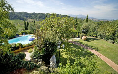 Le Rondini: Eigentum, Natur, Natürliche Landschaft, Garten, Vegetation, Haus, Baum, Grundeigentum, Gras, Estate