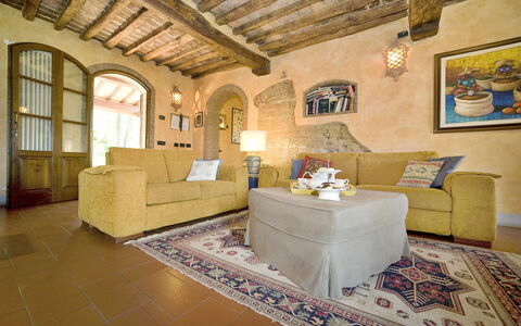 Le Rondini: Zimmer, Eigentum, Gebäude, Interior Design, Wohnzimmer, Möbel, Decke, Wand, Zuhause, Grundeigentum