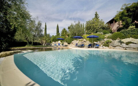 Le Rondini: Schwimmbad, Eigentum, Wasser, Freizeit, Urlaub, Grundeigentum, Resort, Haus, Ferienort, Estate
