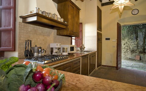 La Loggia 13: Countertop, Zimmer, Eigentum, Gebäude, Haus, Möbel, Interior Design, Fussboden, Küche, Zuhause