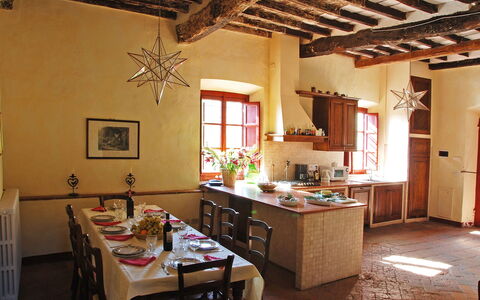 La Loggia 13: Zimmer, Eigentum, Decke, Gebäude, Interior Design, Esszimmer, Möbel, Haus, Tabelle, Wand