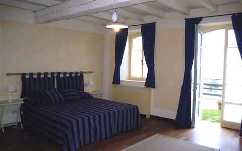 La Cenerara: Zimmer, Möbel, Eigentum, Bett, Schlafzimmer, Gebäude, Decke, Interior Design, Haus, Fussboden