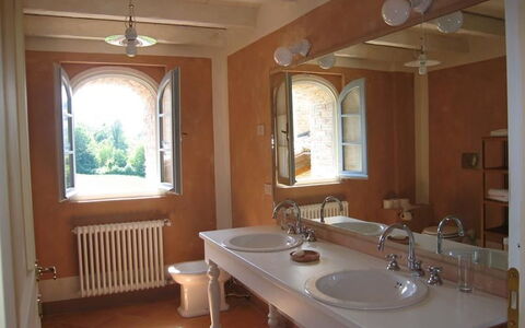 La Cenerara: Zimmer, Sinken, Eigentum, Badezimmer, Gebäude, Interior Design, Möbel, Fussboden, Armatur, Haus