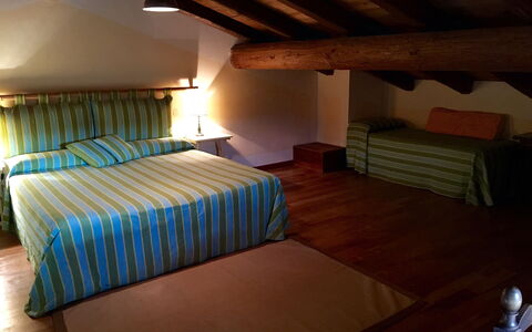 La Cenerara: Schlafzimmer, Zimmer, Bett, Möbel, Eigentum, Dachboden, Gebäude, Interior Design, Suite, Haus