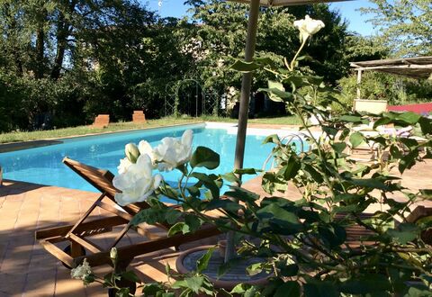 La Cenerara: Eigentum, Blume, Pflanze, Grundeigentum, Botanik, Haus, Schwimmbad, Baum, Zuhause, Villa