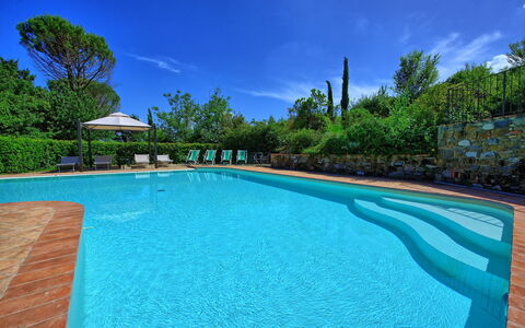 Casa Scopeti: Schwimmbad, Eigentum, Grundeigentum, Freizeit, Wasser, Resort, Urlaub, Baum, Estate, Ferienort