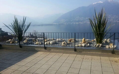 Top Lakeview: Himmel, Wasser, Berg, Gewässer, Biome, Urban Design, Zaun, Horizont, Freizeit, Landschaft