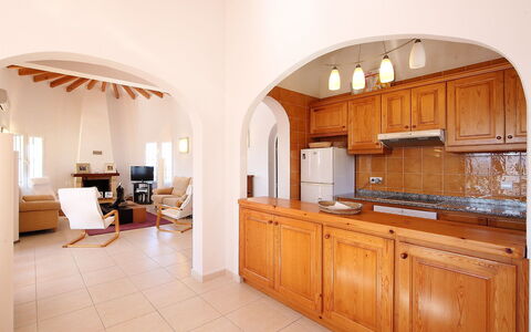 Grand Lusianna: Eigentum, Zimmer, Möbel, Gebäude, Countertop, Küche, Cabinetry, Interior Design, Die Architektur, Grundeigentum