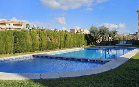 Celio i: Blau, Schwimmbad, Verbundwerkstoff, Resort, Garten, Landscaping, Schatten, Water Feature, Rasen, Hazienda