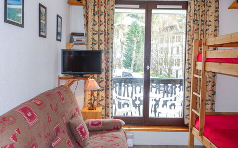 Chamonix 780: Möbel, Bilderrahmen, Eigentum, Komfort, Holz, Interior Design, Textil, Gebäude, Fenster, Schatten