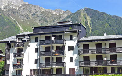 Chamonix 780: Berg, Himmel, Gebäude, Eigentum, Fenster, Grün, Urban Design, Haus, Eigentumswohnung, Wolke