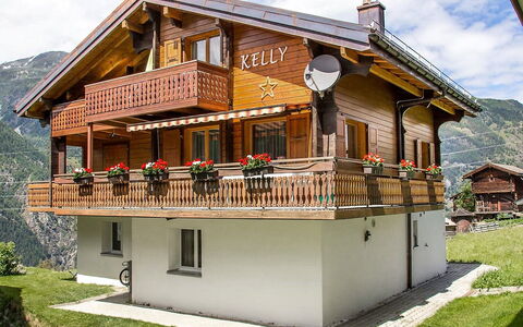 Kelly: Pflanze, Himmel, Gebäude, Wolke, Eigentum, Fenster, Haus, Baum, Wohngebiet, Hütte