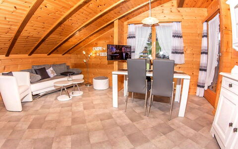 Kelly: Eigentum, Zimmer, Gebäude, Grundeigentum, Dachboden, Interior Design, Fussboden, Haus, Möbel, Hütte