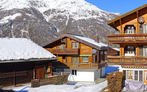 Kelly: Schnee, Berg, Himmel, Fenster, Gebäude, Haus, Steigung, Bergforms, Gebirge, Hütte