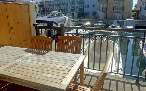 Vasco de Gama B8 R: Eigentum, Möbel, Deck, Stuhl, Dach, Fussboden, Holz, Balkon, Deck, Die Architektur