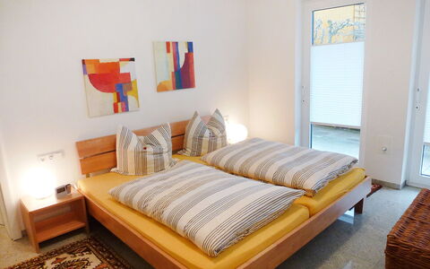 Willmann: Schlafzimmer, Bett, Möbel, Zimmer, Bettdecke, Eigentum, Matratze, Bettrahmen, Bedding, Fussboden