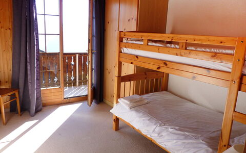 Arche: Bett, Möbel, Zimmer, Schlafzimmer, Bettrahmen, Etagenbett, Eigentum, Herberge, Haus, Fussboden