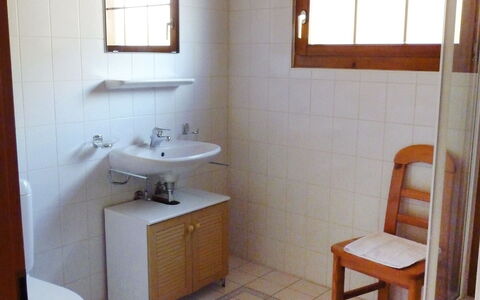 Arche: Badezimmer, Zimmer, Eigentum, Möbel, Bad Zubehör, Sinken, Badezimmerschrank, Fliese, Gebäude, Fussboden