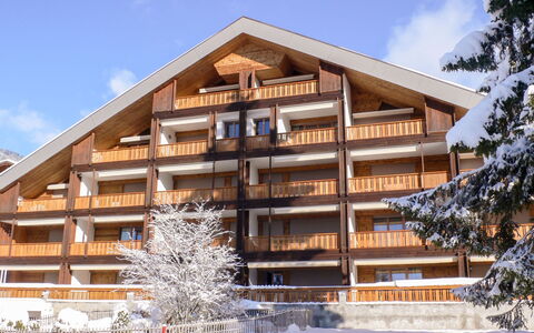 Villars 175: Himmel, Eigentum, Gebäude, Wolke, Schnee, Baum, Pflanze, Holz, Fenster, Steigung
