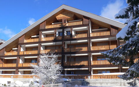 Villars 175: Himmel, Eigentum, Gebäude, Wolke, Schnee, Baum, Pflanze, Holz, Fenster, Steigung