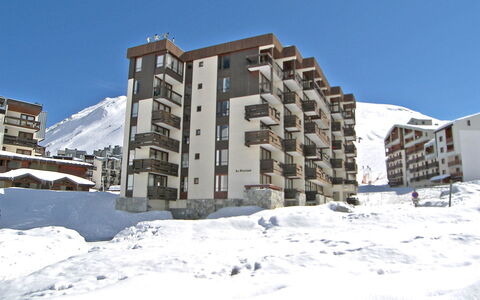Tignes 290: Himmel, Gebäude, Eigentum, Schnee, Fenster, Steigung, Urban Design, Haus, Eigentumswohnung, Einfrieren