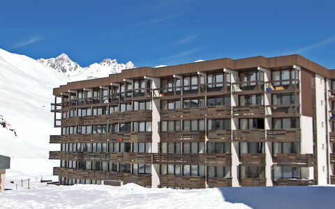 Tignes 290: Himmel, Gebäude, Eigentum, Schnee, Fenster, Urban Design, Eigentumswohnung, Wolke, Grundeigentum, Stadt