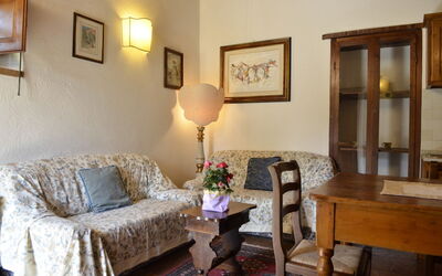 Mughetto: Möbel, Bilderrahmen, Tabelle, Gebäude, Pflanze, Holz, Komfort, Beleuchtung, Wohnzimmer, Interior Design