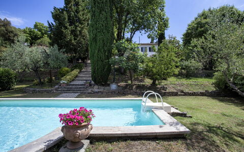 Vittoria: Eigentum, Schwimmbad, Natürliche Landschaft, Grundeigentum, Haus, Estate, Wasser, Baum, Urlaub, Botanik