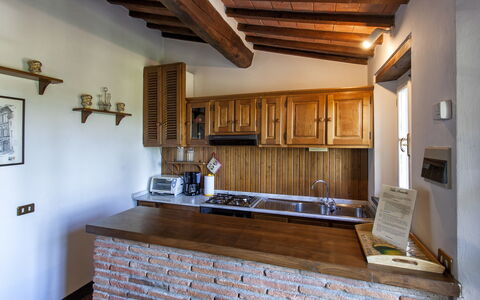 Vittoria: Eigentum, Zimmer, Gebäude, Countertop, Möbel, Interior Design, Decke, Haus, Küche, Zuhause