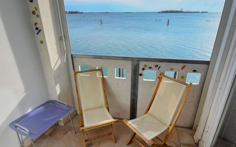 Venezia Giudecca 830: Wasser, Himmel, Eigentum, Wolke, Gebäude, Azurblau, Fenster, Haus, Stuhl, Schatten