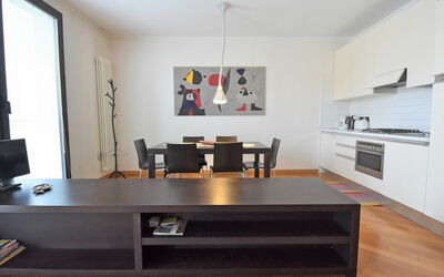 Judeca Nova 830.2: Tabelle, Couch, Holz, Gebäude, Interior Design, Küche & Esszimmer Tisch, Wohnzimmer, Cabinetry, Haus, Fussboden