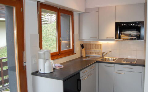 Zanfleuron A1: Countertop, Eigentum, Zimmer, Möbel, Küche, Cabinetry, Gebäude, Interior Design, Haus, Sinken