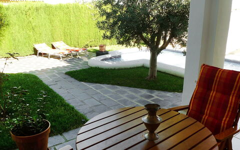 Bella Tierra: Eigentum, Deck, Garten, Gras, Hinterhof, Hartholz, Landscaping, Grundeigentum, Zimmer, Haus