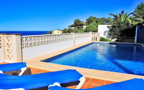 Balcon al Mar: Schwimmbad, Blau, Eigentum, Majorelle Blue, Azurblau, Grundeigentum, Urlaub, Haus, Resort, Villa