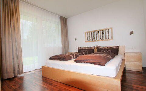 Matt: Schlafzimmer, Bett, Möbel, Zimmer, Eigentum, Holzboden, Fussboden, Hartholz, Bettrahmen, Interior Design