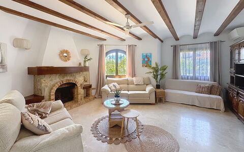 El Paradiso: Möbel, Interior Design, Couch, Flooring, Decke, Fussboden, Holz, Wohnzimmer, Tabelle, Zimmer