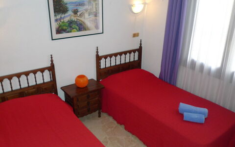 El Paradiso: Möbel, Bett, Zimmer, Schlafzimmer, Eigentum, Bettdecke, Bettrahmen, Fussboden, Interior Design, Matratze